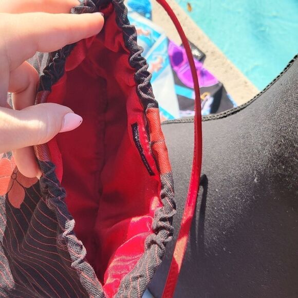 Victoria Secret small red and black floral purse - Picture 5 of 6